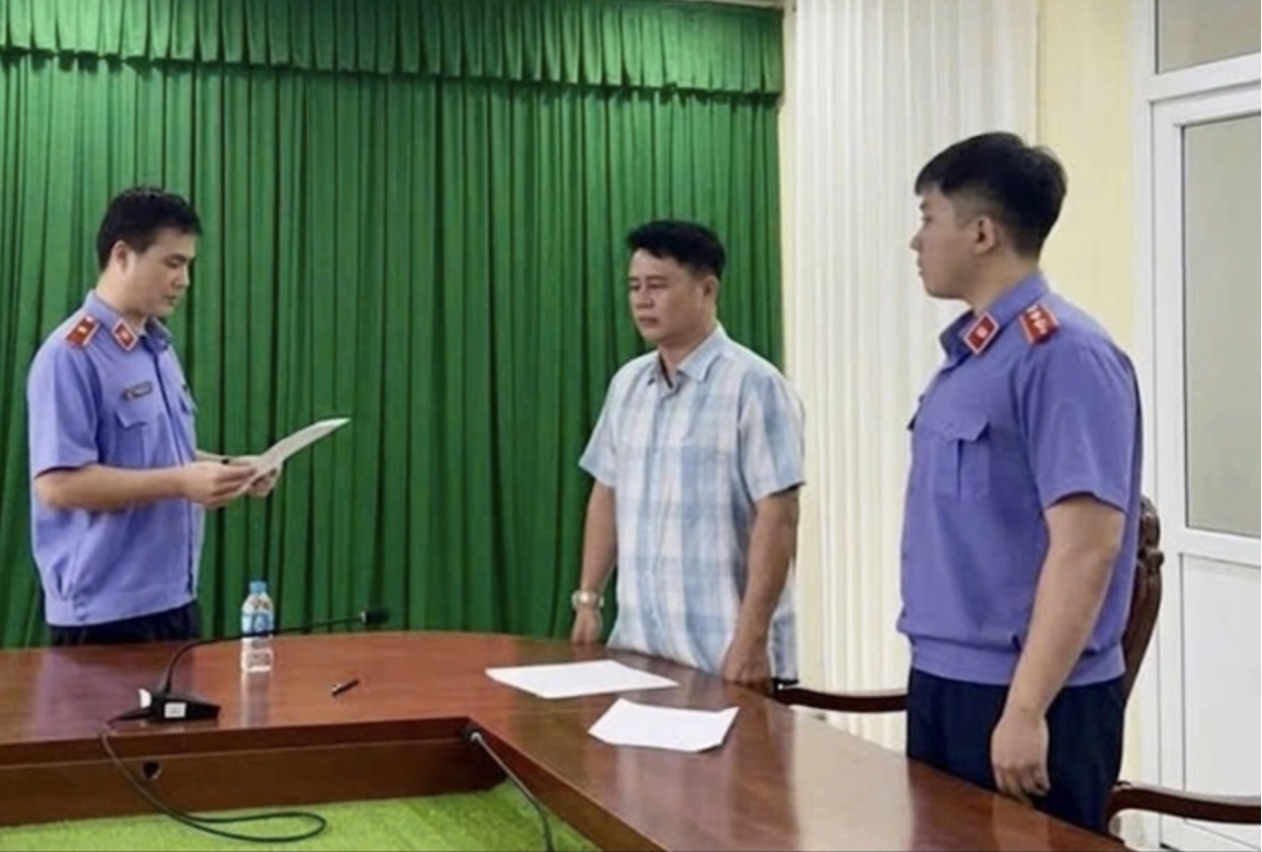 Vụ nữ sinh tử vong ở Vĩnh Long: Bạn đọc đồng loạt đề nghị làm rõ mối liên hệ giữa 2 cựu công an với tài xế!