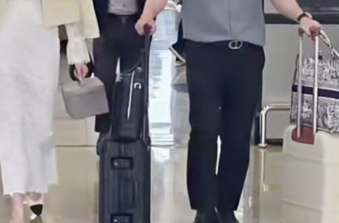 TGĐ Viết Vương – chồng Đỗ Thị Hà bất ngờ vướng tranh luận vì một hành động bị bắt gặp giữa đường: Giờ mới lộ rõ con người thật khiến dân mạng xôn xao!