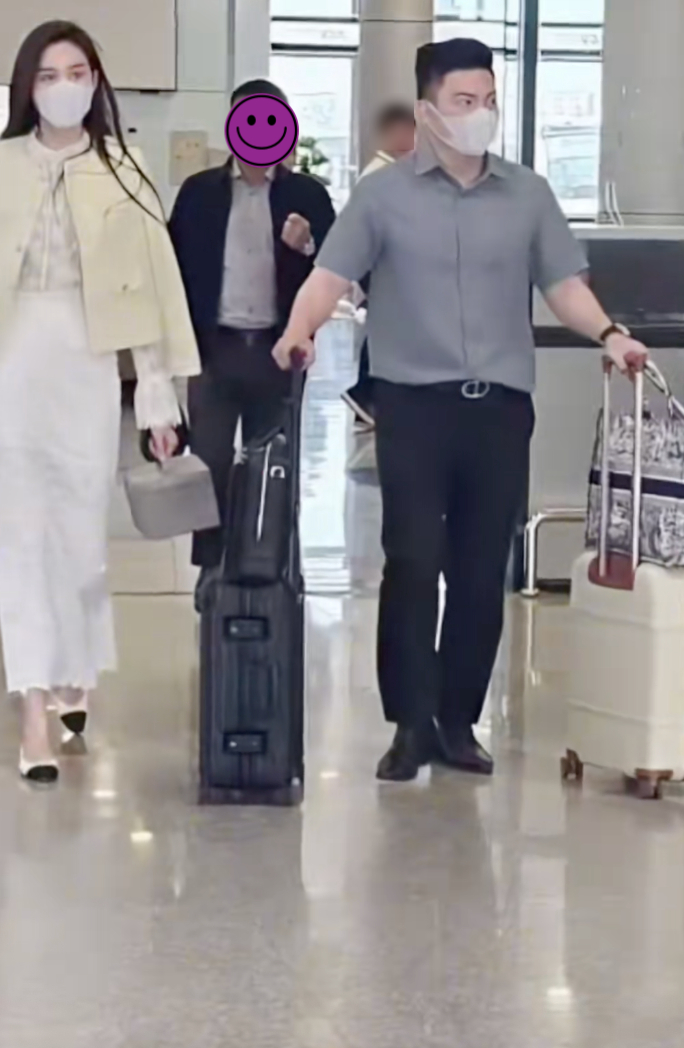 TGĐ Viết Vương – chồng Đỗ Thị Hà bất ngờ vướng tranh luận vì một hành động bị bắt gặp giữa đường: Giờ mới lộ rõ con người thật khiến dân mạng xôn xao!