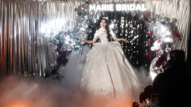 Mới đăng quang chưa nóng, Hoa hậu Phương Oanh catwalk sàn lớn: Thần thái như người mẫu nghiệp dư, netizen bức xúc!