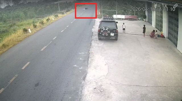 Clip bé trai đá bóng ra đường va trúng 1 người đàn ông gây tử vong: Ai là người chịu trách nhiệm?