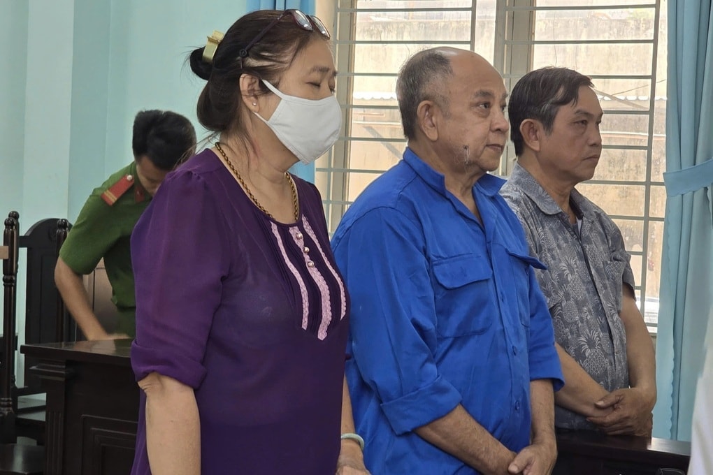 Vợ chồng cựu Chủ tịch Tân Tân chính thức lĩnh án tù: Tội danh được công bố khiến dư luận bàng hoàng!