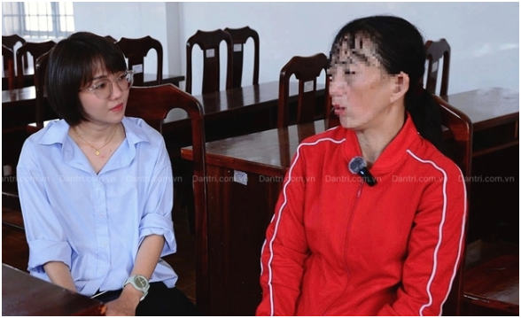 Không thể chấp nhận được, bé gái 16 tuổi kể vừa lúc bố m:ất thì mẹ đã có người đàn ông khác: Đã buồn lại còn thêm bức xúc nữa