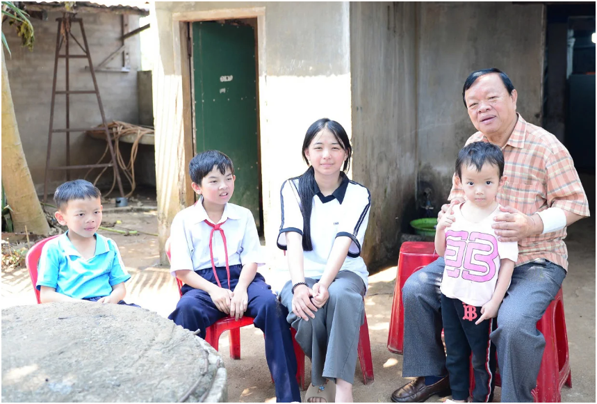 Bé gái 16 tuổi được hỗ trợ gần 4,5 tỷ: “Con muốn có cái nhà mới ở gần nhà dì Lệ”