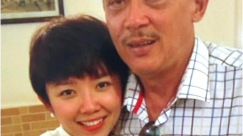 Bố Tóc Tiên nhắc nhở con gái sau l:y h:ôn: Nói 1 câu thật thấm thía, thấy mà thương chị thật