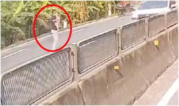 Rõ hoàn cảnh của bé gái trong vụ tài xế cứu ở quốc lộ: “Thương quá đi”