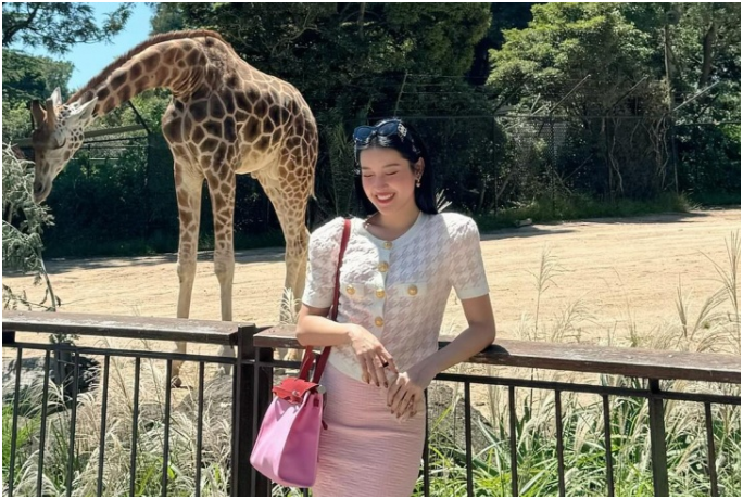 Á hậu Huyền My sở hữu bộ sưu tập giày dép khổ:ng l:ồ, toàn hàng hiệu đắt tiền: Nhiều người thắc mắc chị làm nghề gì mà nhiều tiền thế