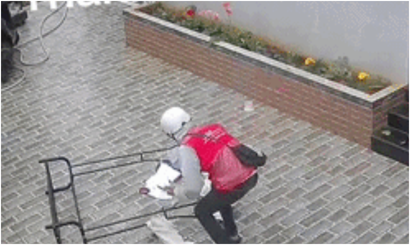 Giao hàng nhưng khách không có ở nhà, nam shipper bị chủ nhà cắt camera an ninh ra đăng khắp nơi: Tự dưng mình được nổi tiếng luôn