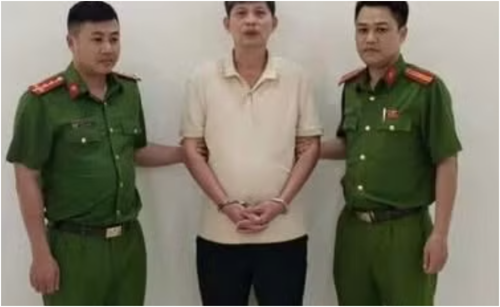 Lái ô tô chắn lối vào hầm chung cư ở Hà Nội, người đàn ông bị khởi tố: Chuyến này đi xa rồi