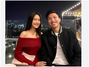 Đoàn Văn Hậu đang rần rần luôn, giấu vợ nhắn tin với gái lạ: Vợ đẹp, con xinh mà lại làm chuyện như thế