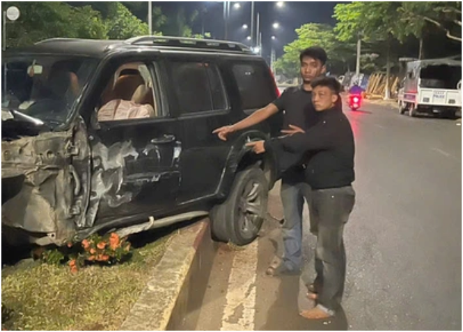 Không biết lái xe nhưng vẫn trộm ô tô: Hai thanh niên gây t:ai nạ:n rồi trèo lên cây để trốn