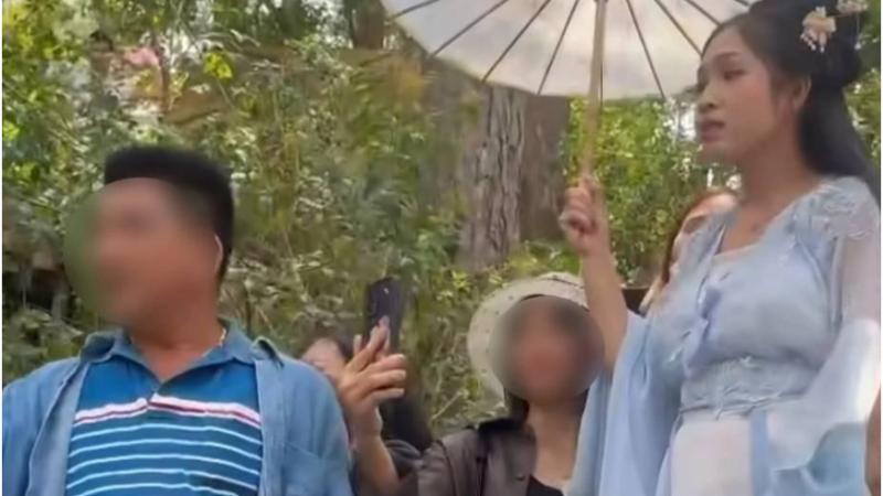 Cô Long lên tiếng: “Em gặp hàng nghìn khách rồi, chưa bao giờ thấy có 1 vị khách như thế này luôn đó”