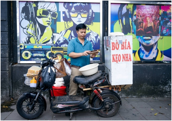 Rõ danh tính anh bán bò bía quanh hồ Tây ‘mắt đảo như rang lạc’ đang rần rần trên MXH: Có quá khứ ít ai ngờ tới