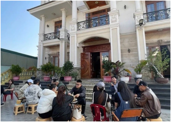 Rõ danh tính cô chủ quán bán bánh mì trong biệt thự 700m2 ở Đà Lạt: Không ngờ luôn, nhiều người đồn ầm lên