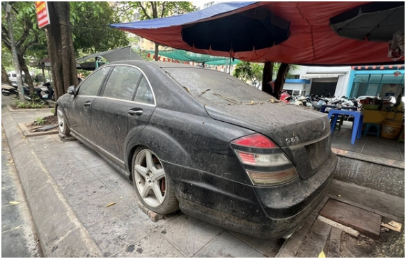 Rõ thông tin bất ngờ về chiếc Mercedes S63 bị ‘bỏ quên’ 10 năm ở vỉa hè: Chủ xe từng phải chi 500 lượng vàng để mua?