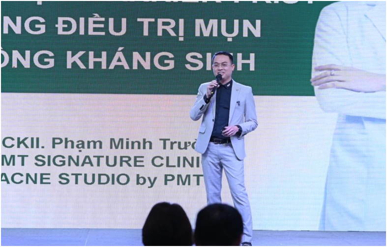 Rõ chân dung người đã t:ố ca sĩ Trung Quân Idol: Là bác sĩ nổi tiếng bên nghành thẩm mỹ, không phải dạng vừa