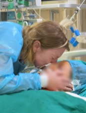 Nữ sinh Anh 19 tuổi hiến tạng cứu 3 người Việt: Danh tính gia đình phía sau khiến nhiều người bất ngờ!