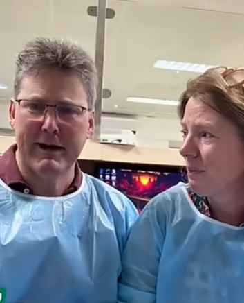 Giám đốc người Anh nghẹn ngào nói về việc hiến tạng của con gái để cứu 3 người Việt Nam: “Đây là cách duy nhất chúng tôi nói lời cảm ơn Việt Nam, cảm ơn các bạn”