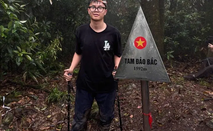 Kỳ tích: Nam sinh mất tích khi leo núi Tam Đảo từ tối 19/4 đã được lực lượng chức năng tìm thấy trong tình trạng an toàn!