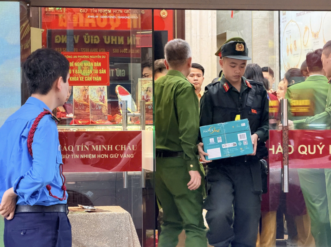 Biến cực lớn tại Bảo Tín Minh Châu: Công an áp giải nhiều thùng hồ sơ, loạt dấu hiệu sai phạm nghiêm trọng bị phanh phui!