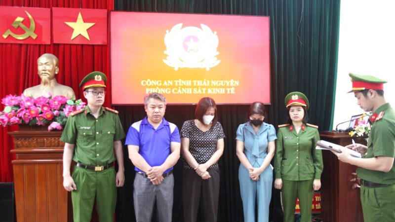 Rồi xong: Bắt tạm giam ông chú “Tôi vốn là người kĩ tính” cùng 2 hiệu trưởng mầm non cho “tuồn” thịt nhiễm bệnh vào trường học tại Thái Nguyên