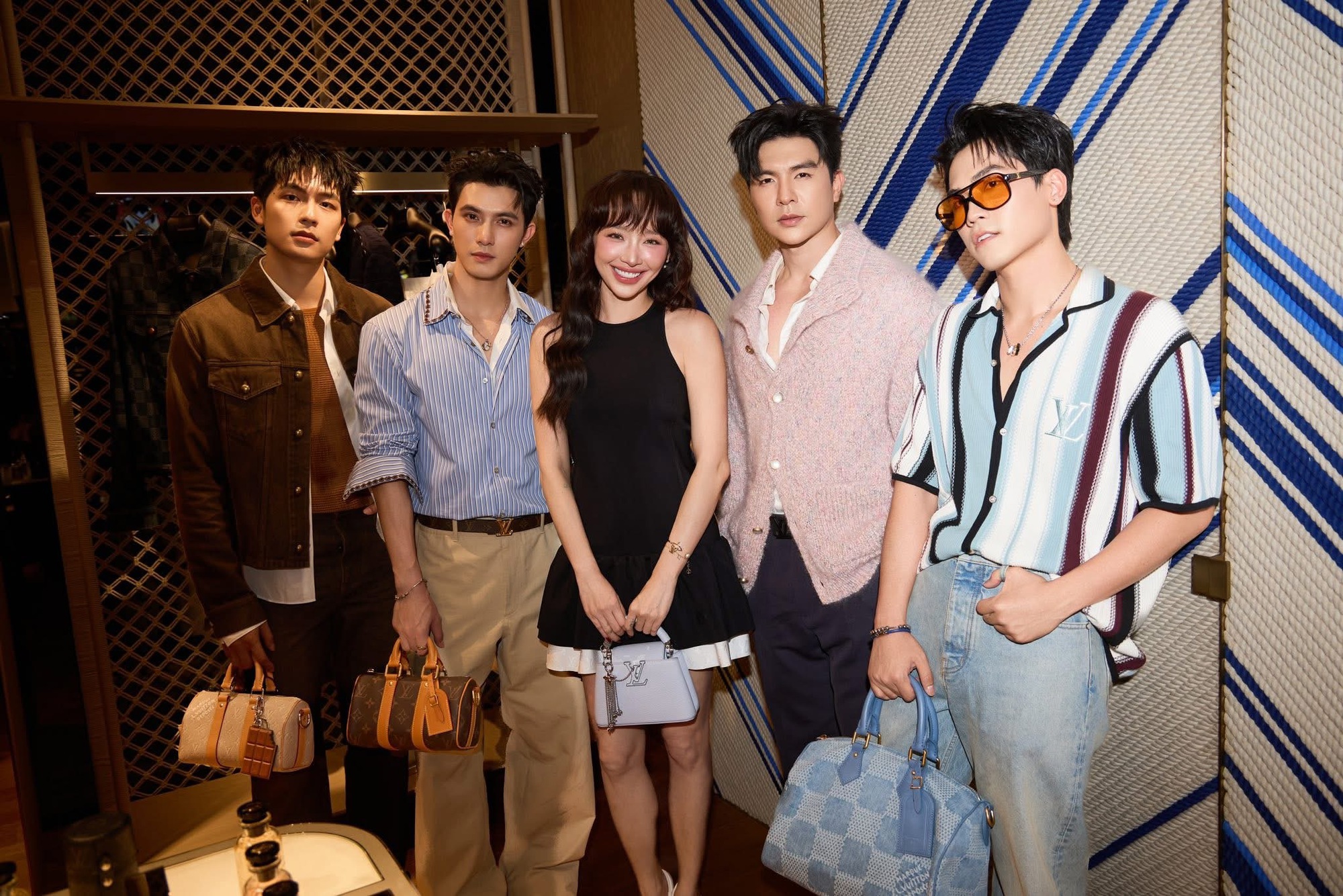 Sau ly hôn, Tóc Tiên khiến dân tình xôn xao: Cùng lúc được 4 cực phẩm vây quanh, số hưởng quá trời!