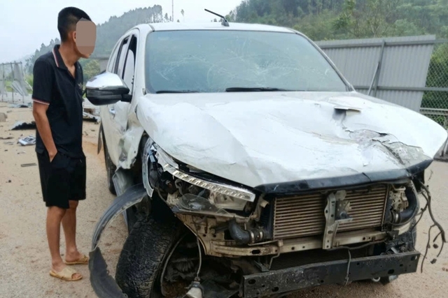 Thiếu tá công an tử vong sau va chạm rào chắn trên cao tốc Nội Bài – Lào Cai: Nguyên nhân và hiện trường gây ám ảnh!