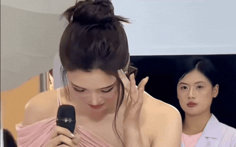 Hoa hậu Tiểu Vy bị netizen chấm ‘âm điểm’ vì hành động gây tranh cãi tại sự kiện nhãn hàng: Người nổi tiếng mà tệ thật, quá thất vọng