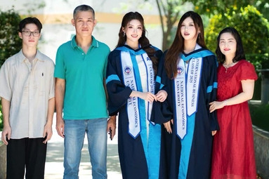 Phan Phương Oanh khoe ảnh thời bé của 3 chị em – Thần thái chuẩn “trâm anh thế phiệt” từ nhỏ!