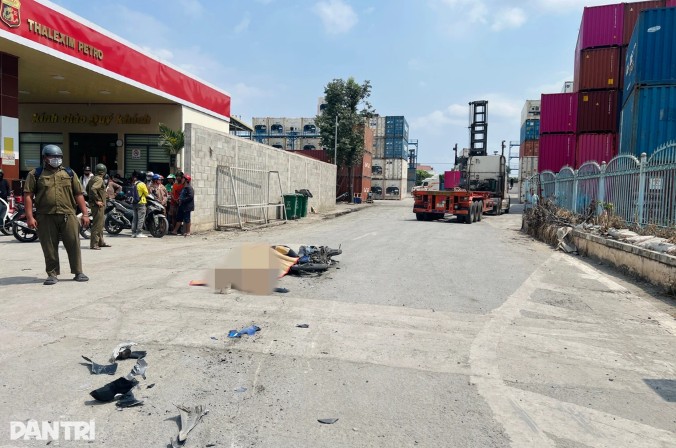 Nam sinh viên 18 tuổi tử vong trong vụ tai nạn với xe đầu kéo ở TP.HCM: Khoảnh khắc gia đình đến nhận dạng khiến ai cũng nghẹn lòng…