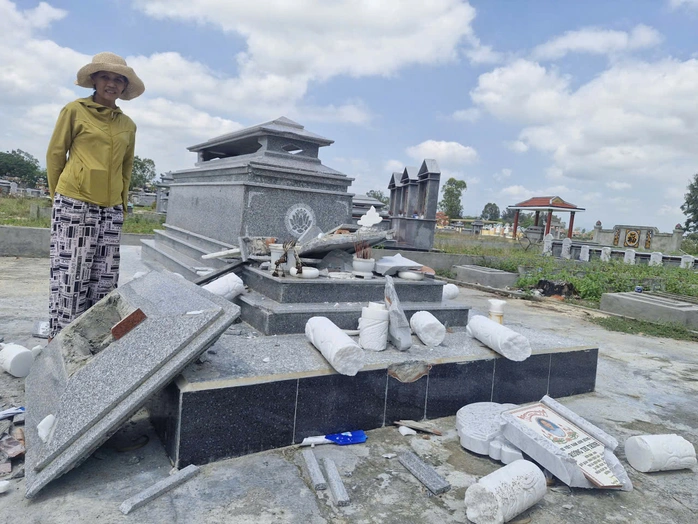 Ngôi mộ mẹ Việt Nam anh hùng ở Đà Nẵng bị kẻ xấu đập phá tan hoang: Công an điều tra, tình tiết gây phẫn nộ