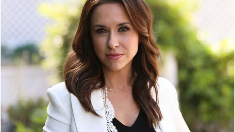 “Everything About Actress Lacey Chabert: Her Past Will Truly Surprise You”